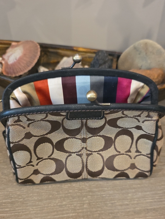 Coach Handbags - Coach Vintage Kisslock Legacy Lined Interior